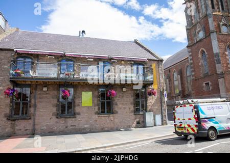 Senf Seed Restaurant im Stadtzentrum von Inverness in Schottland, an einem Sommertag im Jahr 2022, Großbritannien Stockfoto