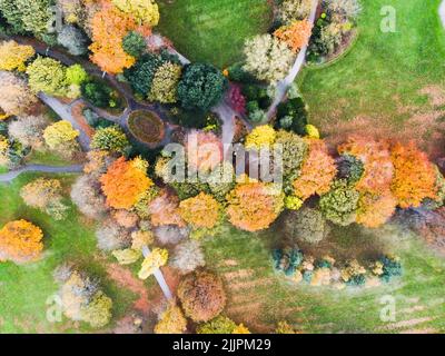 Herbst in Locke Park in Barnsley Drohnenfotografie, Oktober, Herbstblätter, England, Großbritannien Stockfoto