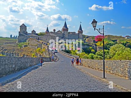 KAMENETS-PODOLSKY, UKRAINE - 25. AUG 2019: Kulturerbe Kamianets-Podilskyi Burg am 25. August 2019 in Kamyanets-Podilski, Ukraine. Stockfoto