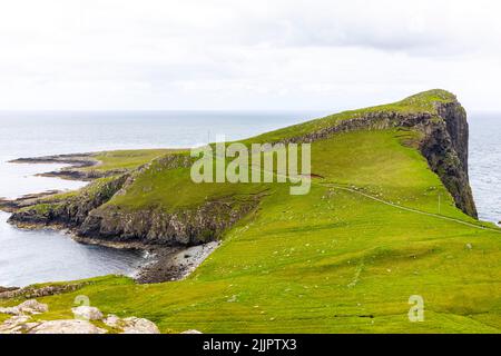 Neist Point Landzunge auf der Isle of Skye, der westlichsten Landzunge mit Blick auf die äußeren Hebriden, Schottland, UK Sommer 2022 Stockfoto