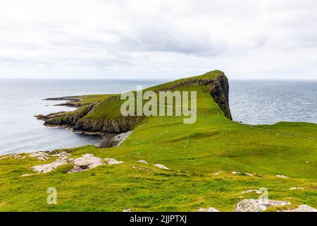 Neist Point Landzunge auf der Isle of Skye, der westlichsten Landzunge mit Blick auf die äußeren Hebriden, Schottland, UK Sommer 2022 Stockfoto