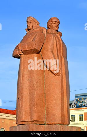 Denkmal für lettische Rriflemen am blauen Himmel in Riga, Lettland. Stockfoto