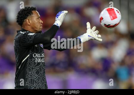 27. Juli 2022: Torhüter PEDRO GALLESE (1) von Orlando City rettet sich während des Halbfinalmatches des Orlando City SC gegen New York Red Bulls Lamar Hunt U.S. Open Cup am 27. Juli 2022 im Exploria Stadium in Orlando, FL. (Bild: © Cory Knowlton/ZUMA Press Wire) Stockfoto