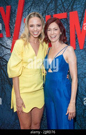 NEW YORK, NEW YORK - 27. JULI: Anna Lore und Carrie Preston nehmen an der New Yorker Premiere im Studio 525 am 27. Juli 2022 in New York City Teil. Stockfoto