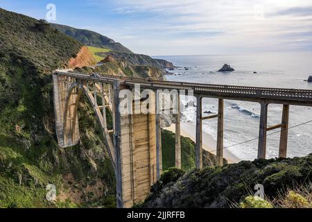 Die Bixby Creek Bridge an der Küste von Big Sur in Kalifornien, USA Stockfoto