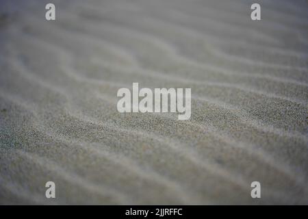 Ein schöner Schuss weißen Sandes in Wellen - perfekt für Tapeten Stockfoto