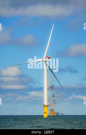 RWE's Gwynt y Mor, der 2. größte Offshore-Windpark der Welt, der acht Meilen (12,8 km) vor der Küste von Nordwales in der Liverpool Bay liegt. Bilddatum: Dienstag, 26. Juli 2022. Stockfoto