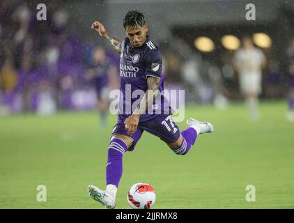 Orlando, FL: Facundo Torres (17) schießt den Ball auf das Tor während des Lamar Hunt U.S. Open Cup Semifinal MLS-Spiels, Mittwoch, Juli Stockfoto