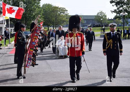 Quebec City, Kanada, 27. Juli 2022. Papst Franziskus kommt in der Citadelle de Quebec an (Foto: Vatican Media). Quelle: Vatican Media/Picciarella/Alamy Live News Stockfoto