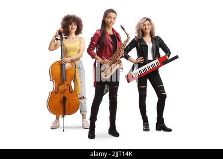 Band von jungen trendigen Musikerinnen mit einem Cello, Sax und einem Keytar auf weißem Hintergrund isoliert Stockfoto