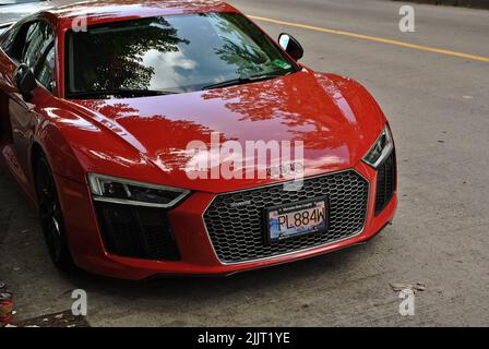 Ein luxuriöser roter Audi R8, der auf der Straße von Vancouver, Kanada, geparkt ist Stockfoto