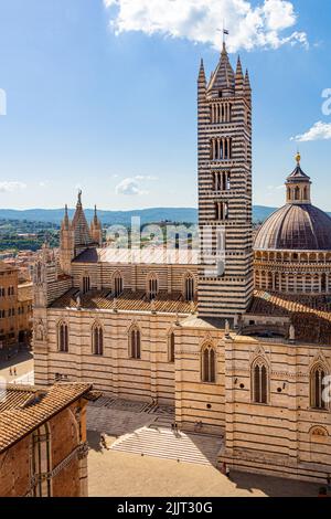 Siena, Italien 02. Juni 2022 Blick vom berühmten Aussichtspunkt Facciatone auf die Kathedrale von Siena Stockfoto