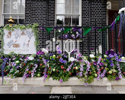 London, Greater London, England, 30 2022. Juni: 27 Restaurant und Bar mit einem Wimbledon-Ambiente während der Wimbledon-Tennisturnier. Stockfoto