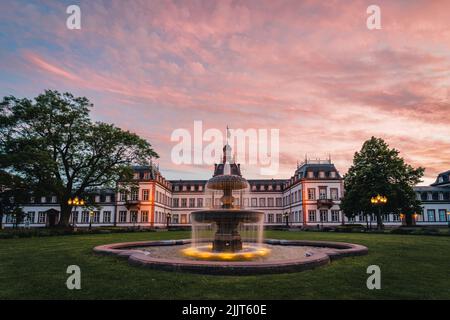 Das Schloss Philippsruhe bei Sonnenuntergang in Hanau, Deutschland Stockfoto