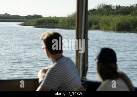 Naturreisen, Paar auf Bootstour, Isimangaliso Feuchtgebiet Park, St. Lucia, Südafrika, Urlaubsziel, Wildtiersafari Aktivität, Attraktion Stockfoto