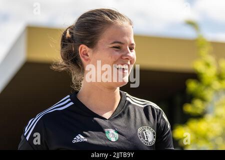 Rotterdam - (l-r) Isa Kagenaar von Feyenoord Vrouwen 1 während des Trainings in Nieuw Varkenoord am 25. Juli 2022 in Rotterdam, Niederlande. Stockfoto