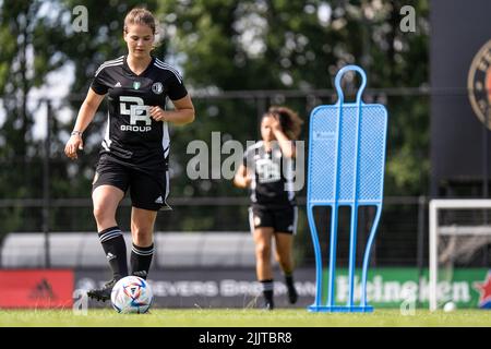 Rotterdam - (l-r) Isa Kagenaar von Feyenoord Vrouwen 1 während des Trainings in Nieuw Varkenoord am 25. Juli 2022 in Rotterdam, Niederlande. Stockfoto