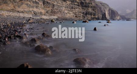 Der felsige Strand von Puerto de las Nieves, Gran Canaria Stockfoto