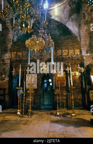 Samos Griechenland Innenraum des 17.. Jahrhunderts Kloster von Agia Zoni zeigt die hölzerne Ikonostase Stockfoto