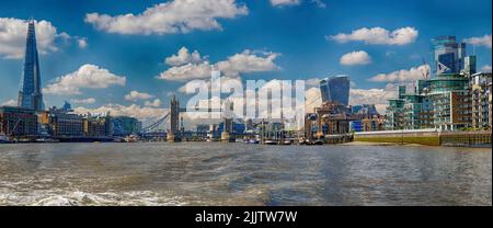 London Shard to the City Blick von der themse Stockfoto