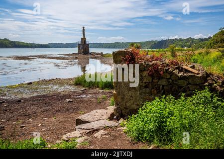 Nelson's Statue auf dem Wales Coast Path entlang der Menai Strait, Anglesey, North Wales Stockfoto