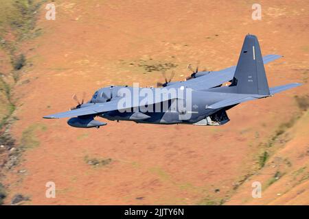 Der USAF MC-130J Hercules vom Special Operations Squadron 67. in Mach Loop, Nordwales Stockfoto