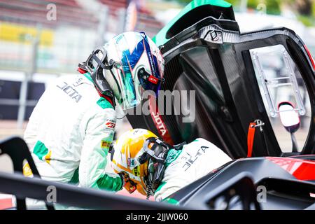 38 Jota, McLaren 720 S GT3 von Rob BELL, Oliver WILKINSON, Marvin KIRCHHÖFER, in Aktion Pitstop während der TotalEnergies 24 Stunden von Spa 2022, 7. Runde der Fanatec GT World Challenge Europe 2022 Powered by AWS, vom 27. Bis 31. Juli 2021 auf dem Circuit de Spa-Francorchamps, in Stavelot, Belgien - Foto Florent Gooden / DPPI Stockfoto