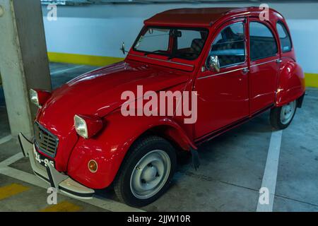 Das Auto des Herstellers von der Modellreihe 2CV (Deux chevaux - zwei Pferde, auf Französisch) wurde zwischen 1948 und 1990 hergestellt Stockfoto