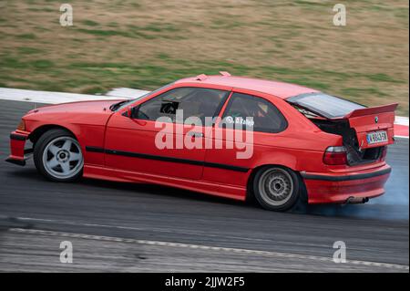 E36 Drift auf dem Rundkurs von Navarra Stockfoto