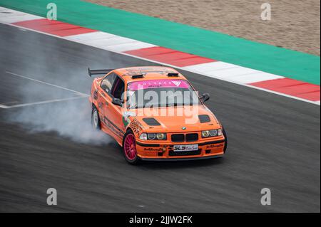 E36 Drift auf dem Rundkurs von Navarra Stockfoto