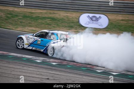 E36 Drift auf dem Rundkurs von Navarra Stockfoto