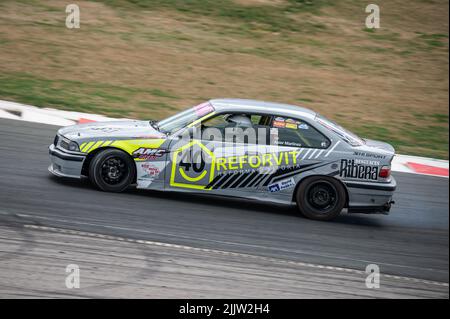 E36 Drift auf dem Rundkurs von Navarra Stockfoto