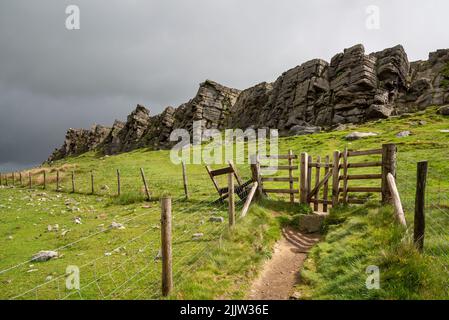 Windgather rockt in der Nähe von Kettleshulme an der Grenze zu cheshire, Derbyshire, England. Beliebter Ort bei Spaziergängern und Kletterern in der Nähe des Goyt-Tals. Stockfoto