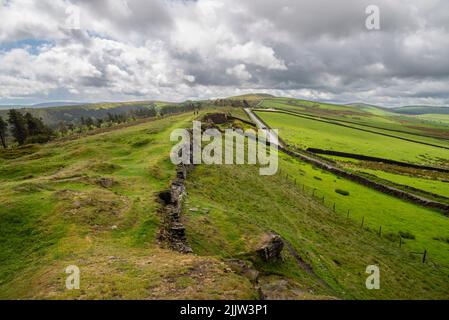 Windgather rockt in der Nähe von Kettleshulme an der Grenze zu cheshire, Derbyshire, England. Beliebter Ort bei Spaziergängern und Kletterern in der Nähe des Goyt-Tals. Stockfoto