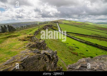 Windgather rockt in der Nähe von Kettleshulme an der Grenze zu cheshire, Derbyshire, England. Beliebter Ort bei Spaziergängern und Kletterern in der Nähe des Goyt-Tals. Stockfoto