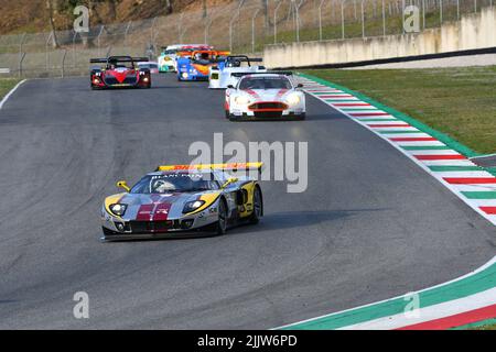 Scarperia, 3. April 2022: Ford GT GT1 Jahr 2010 während des Mugello Classic 2022 auf dem Kurs Mugello in Italien in Aktion. Stockfoto