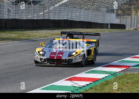 Scarperia, 3. April 2022: Ford GT GT1 Jahr 2010 während des Mugello Classic 2022 auf dem Kurs Mugello in Italien in Aktion. Stockfoto