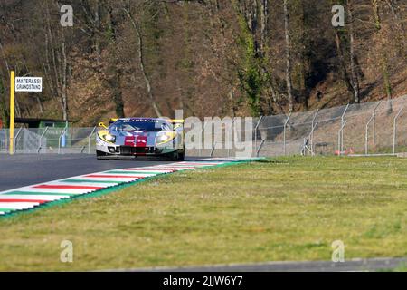 Scarperia, 3. April 2022: Ford GT GT1 Jahr 2010 während des Mugello Classic 2022 auf dem Kurs Mugello in Italien in Aktion. Stockfoto