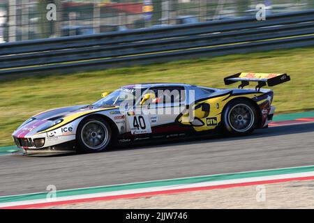 Scarperia, 3. April 2022: Ford GT GT1 Jahr 2010 während des Mugello Classic 2022 auf dem Kurs Mugello in Italien in Aktion. Stockfoto