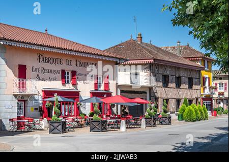 L’Ancienne Auberge, das Bistro-Café des drei-Sterne-Küchenchefs Georges Blanc in Vonnas, Frankreich Stockfoto