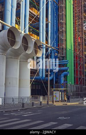 The Backview of the Center Pompidou in the art district of Paris one of the top 10 museums to visit when sightseeing-colorful pieces of art Stockfoto