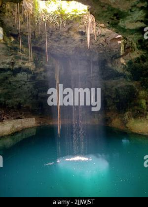 Der Höhlenpool bei Hubiku in Mexiko ohne Menschen Stockfoto
