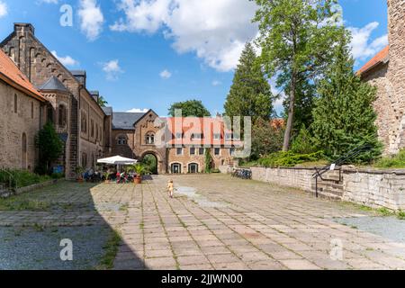 Innenhof des Klosters Ilsenburg im Sommer Stockfoto