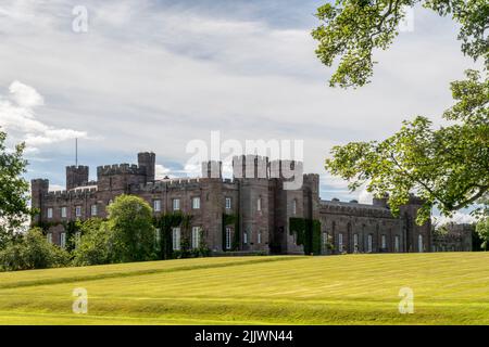 Scone Palace, in der Nähe von Perth, Schottland. Im Besitz von Earls of Mansfield seit über 400 Jahren und erweitert durch den Architekten William Atkinson im frühen 19.. Jahrhundert. Stockfoto