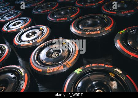 Budapest, Ungarn. 28.. Juli 2022. Williams Racing - Pirelli Reifen. 28.07.2022. Formel 1 Weltmeisterschaft, Rd 13, Großer Preis Von Ungarn, Budapest, Ungarn, Tag Der Vorbereitung. Bildnachweis sollte lauten: XPB/Press Association Images. Quelle: XPB Images Ltd/Alamy Live News Stockfoto