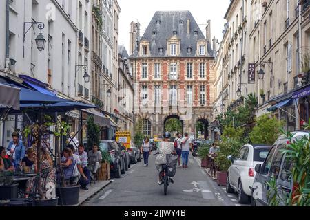 Frankreich, Paris, der Place des Vosges, ursprünglich Place Royale, ist der älteste geplante Platz in Paris, Frankreich. Es befindet sich im Viertel Marais, und Stockfoto