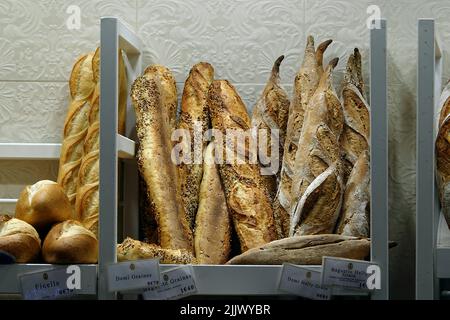 Frankreich, Paris, frische Baguettes zum Verkauf bei einer Boulangerie Photo © Fabio Mazzarella/Sintesi/Alamy Stock Photo Stockfoto