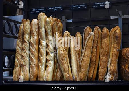 Frankreich, Paris, frische Baguettes zum Verkauf bei einer Boulangerie Photo © Fabio Mazzarella/Sintesi/Alamy Stock Photo Stockfoto