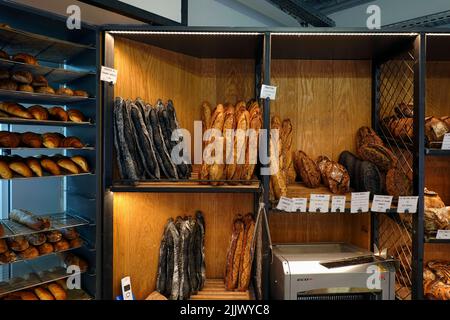 Frankreich, Paris, frische Baguettes zum Verkauf bei einer Boulangerie Photo © Fabio Mazzarella/Sintesi/Alamy Stock Photo Stockfoto