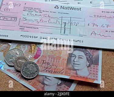 NatWest Schecks, Einzahlungen in Scheine, Bankgeschichte - englische Sterling-Scheine und Bargeld Stockfoto